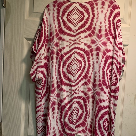 White line Patterned Coverup - Picture 5 of 6